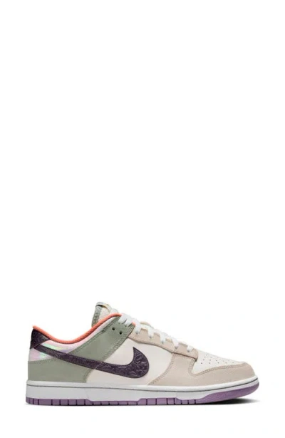 Nike Dunk Low Retro Se Basketball Sneaker