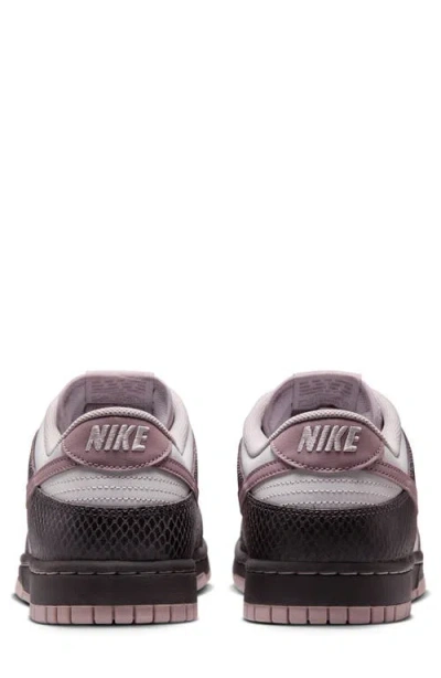 Nike Dunk Low Retro Se Basketball Sneaker