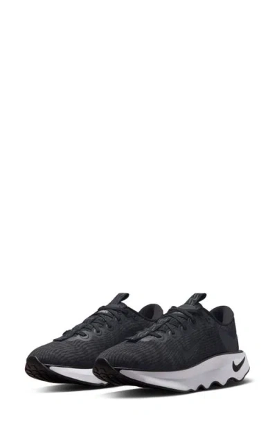 Nike Motiva Road Runner Walking Shoe