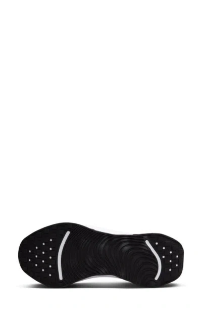 Nike Motiva Road Runner Walking Shoe