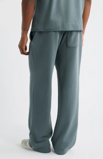 Elwood Core Organic Cotton Straight Leg Sweatpants In Blue