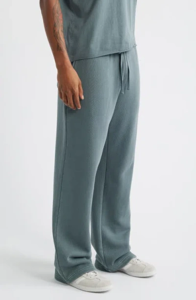 Elwood Core Organic Cotton Straight Leg Sweatpants In Blue