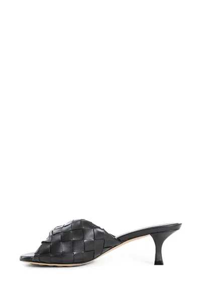 Bottega Veneta Blink Leather Mules In Black