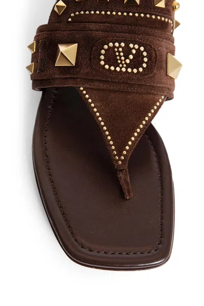 Valentino Garavani Plaster Caster Thong Sandals In Brown