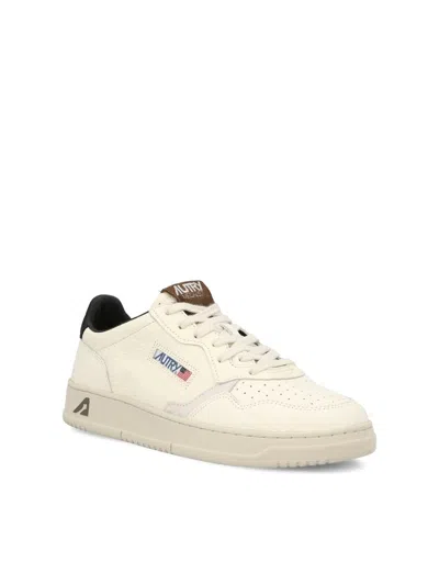 Autry "medalist" Low Sneaker In Nude