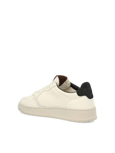 Autry "medalist" Low Sneaker In Nude