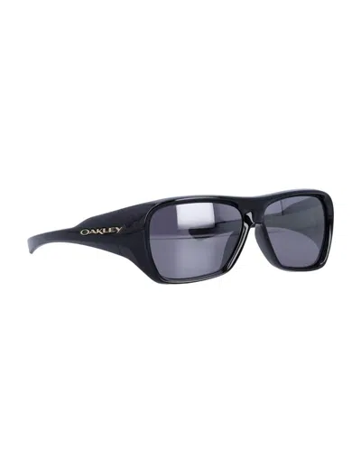 Oakley Rectangular Frame Sunglasses Dark Lenses In Black