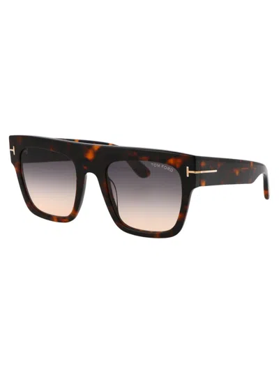 Tom Ford Squared Sunglasses Ft0847 52 B In Black