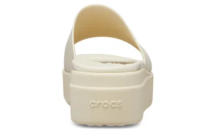 Crocs (wmns)  Brooklyn Slide 'white Beige' In Neutral