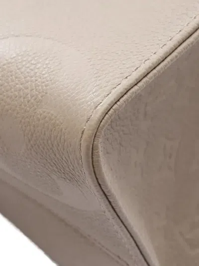 Pre-owned Louis Vuitton 2021 On-the-go Mm Monogram Shoulder Bag In Neutral