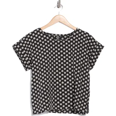 Bobeau Daisy Print Short Sleeve Top In Black