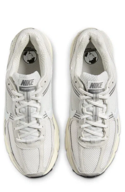 Nike Zoom Vomero 5 Sneaker