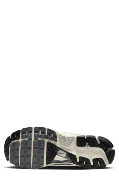 Nike Zoom Vomero 5 Sneaker