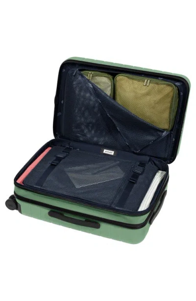 Away Flex 21-inch Spinner Carry-on