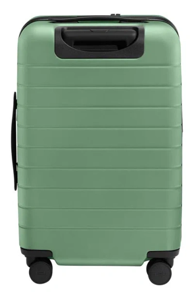 Away Flex 21-inch Spinner Carry-on