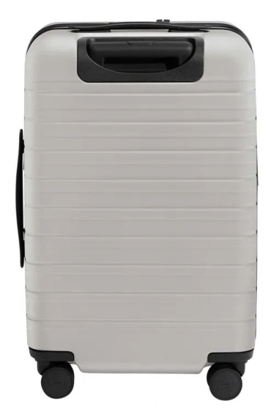 Away Flex 21-inch Spinner Carry-on