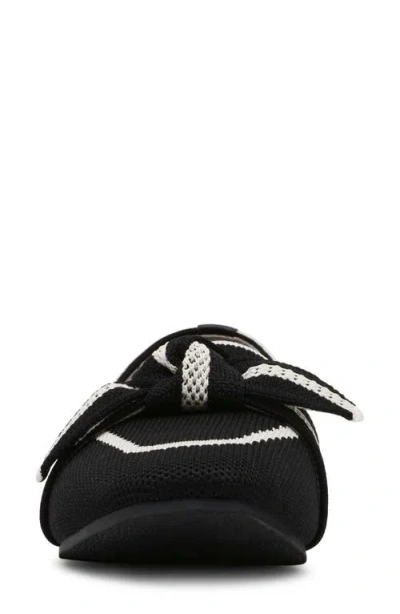 Anne Klein Tanya Knit Flat