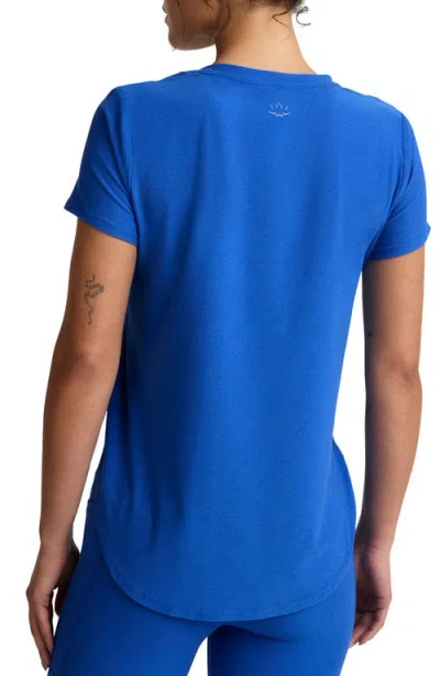 Beyond Yoga On The Down Low T-shirt In Blue