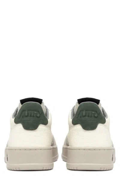 Autry Medalist Low Sneaker In Neutral