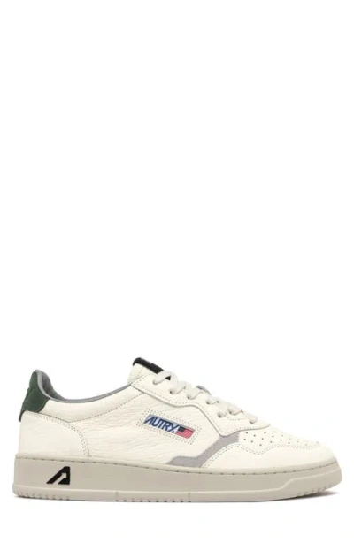 Autry Medalist Low Sneaker In Neutral