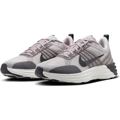 Nike Lunar Roam Sneaker