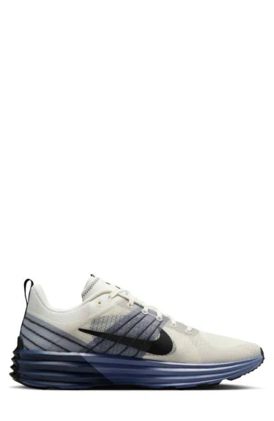 Nike Lunar Roam Sneaker