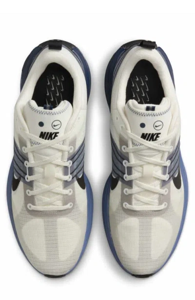 Nike Lunar Roam Sneaker