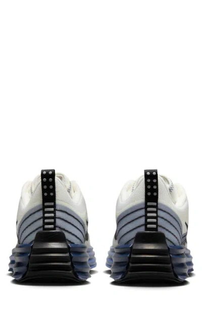 Nike Lunar Roam Sneaker