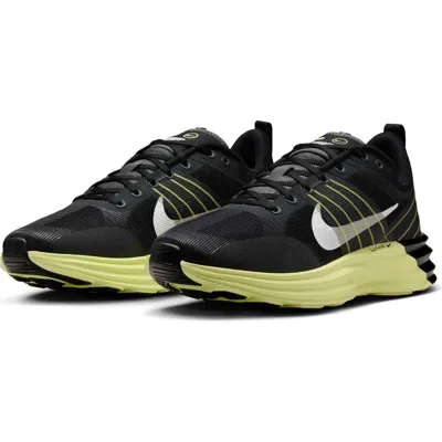 Nike Lunar Roam Sneaker