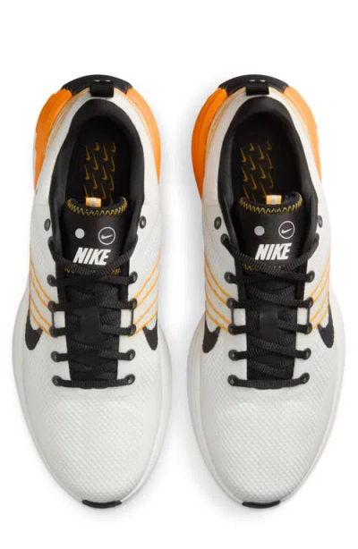 Nike Lunar Roam Sneaker
