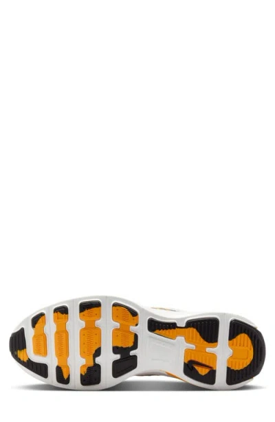 Nike Lunar Roam Sneaker