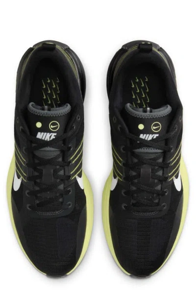 Nike Lunar Roam Sneaker