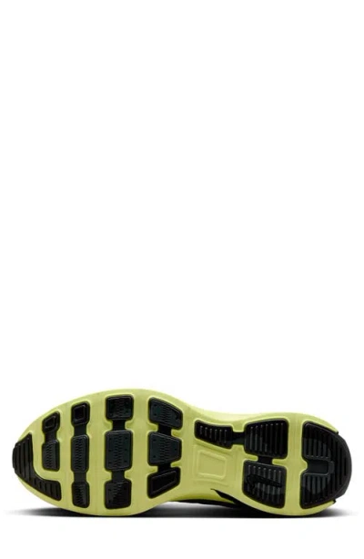 Nike Lunar Roam Sneaker