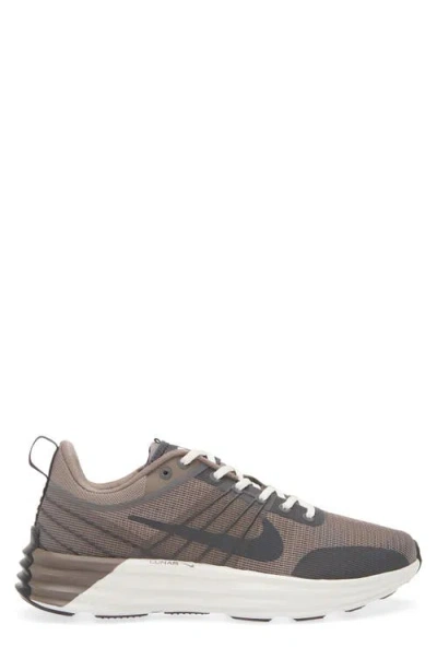Nike Lunar Roam Sneaker
