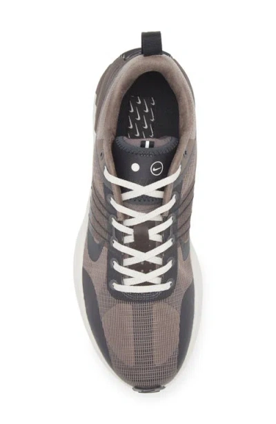 Nike Lunar Roam Sneaker