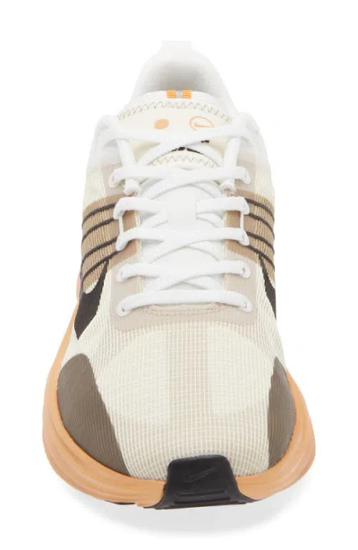 Nike Lunar Roam Sneaker