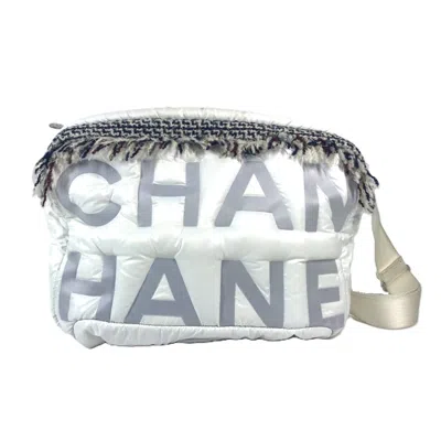Pre-owned Chanel White Nylon Shoulder Bag ()