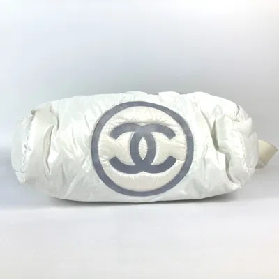 Pre-owned Chanel White Nylon Shoulder Bag ()