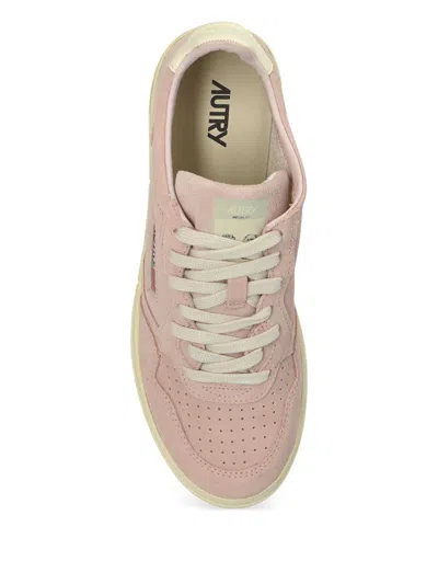 Autry Medalist Low Pink Suede Sneaker