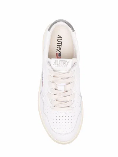 Autry Medalist Low White Silver Sneaker