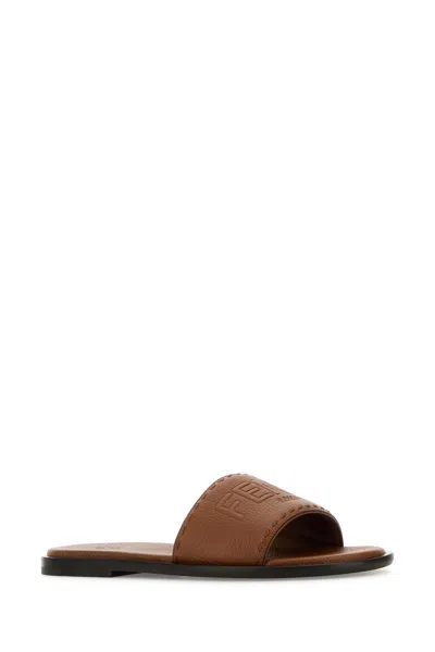 Fendi Slippers In Pelle Caramello  Uomo