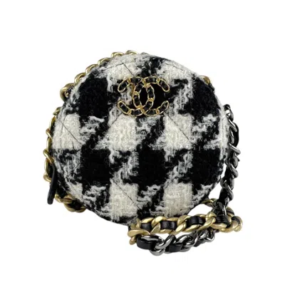 Pre-owned Chanel Black Off-white Tweed Shoulder Bag ()