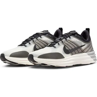 Nike Lunar Roam Sneaker