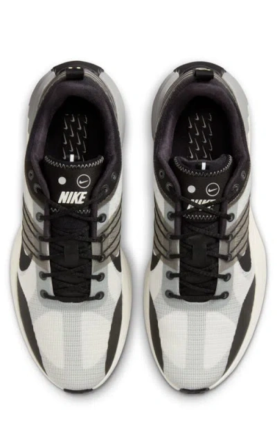 Nike Lunar Roam Sneaker
