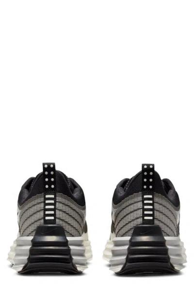 Nike Lunar Roam Sneaker