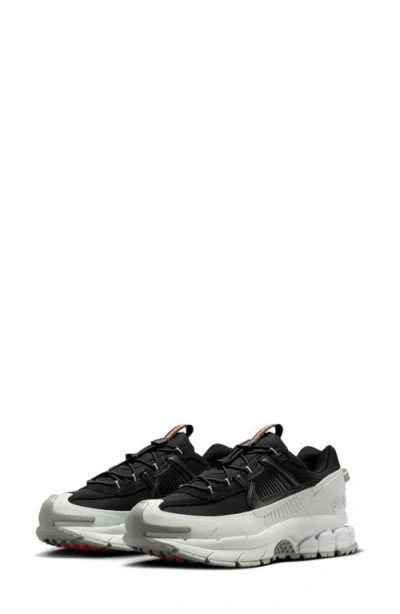 Nike Zoom Vomero Roam Sneaker