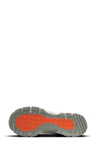 Nike Zoom Vomero Roam Sneaker