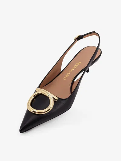 Ferragamo Deccollet Sara In Leather With Gancini Detail In Black