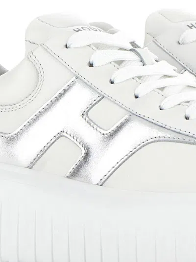 Hogan White Sneakers With Smooth Upper And Metallic Accent In White
