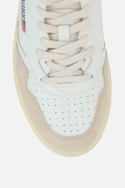 Autry Medalist Low Sneakers In Neutral
